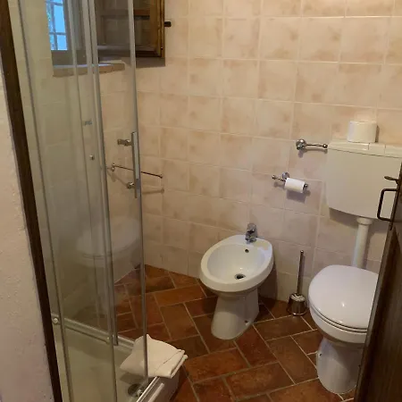 Alojamento de Acomodação e Pequeno-almoço La Loccaia 4*